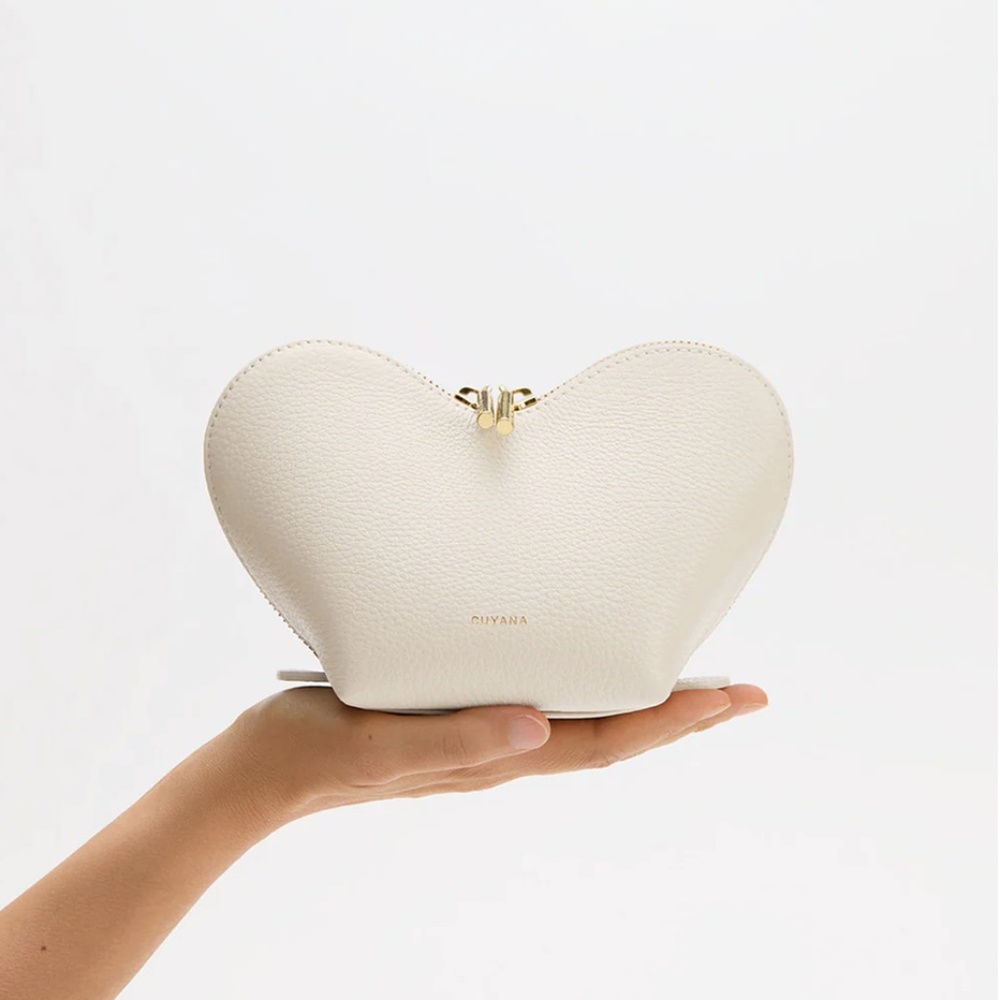 Cuyana Mini Heart Case